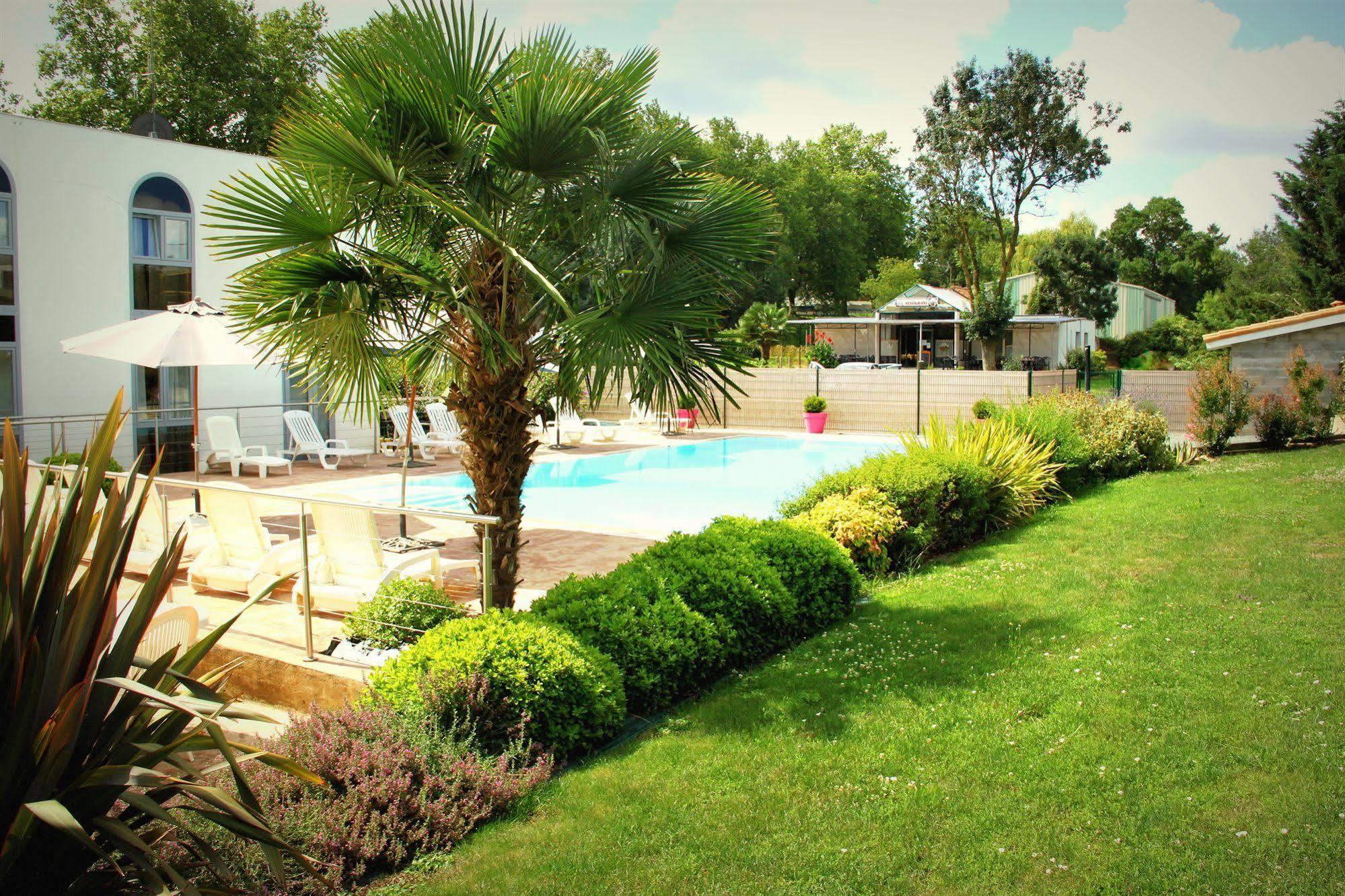 Agape Hotel Bessines Extérieur photo