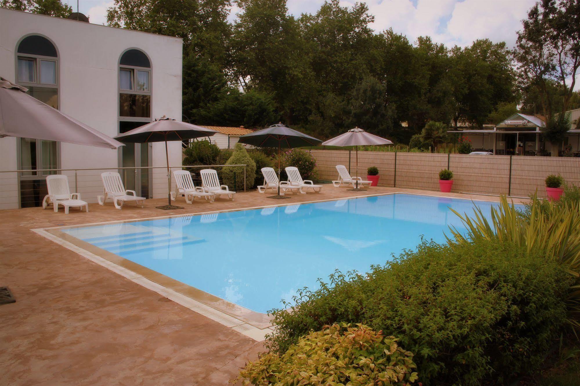 Agape Hotel Bessines Extérieur photo