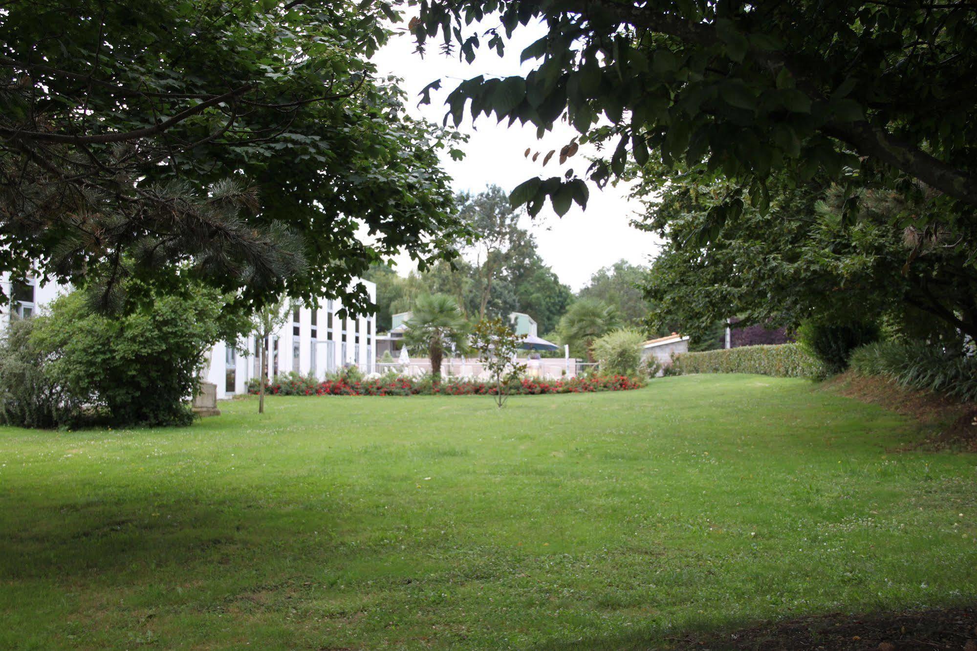 Agape Hotel Bessines Extérieur photo